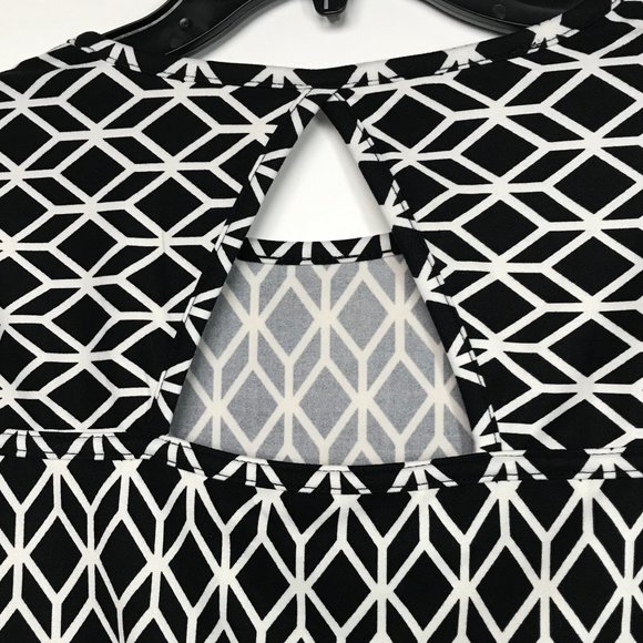 Women's L/S Top | Black/White Geometric & Side Tie - Picture 4 of 9